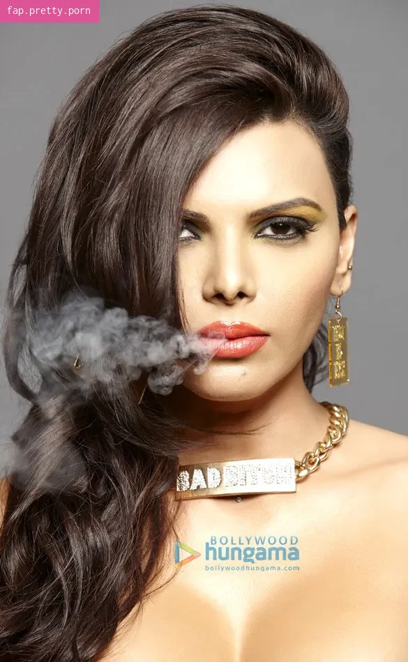 Sherlyn Chopra - Photo #03