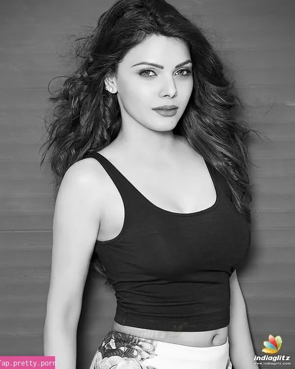 Sherlyn Chopra - Photo #01
