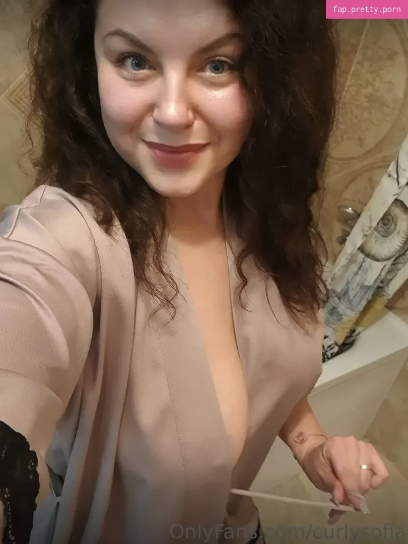 Sofia Curly - Photo #02