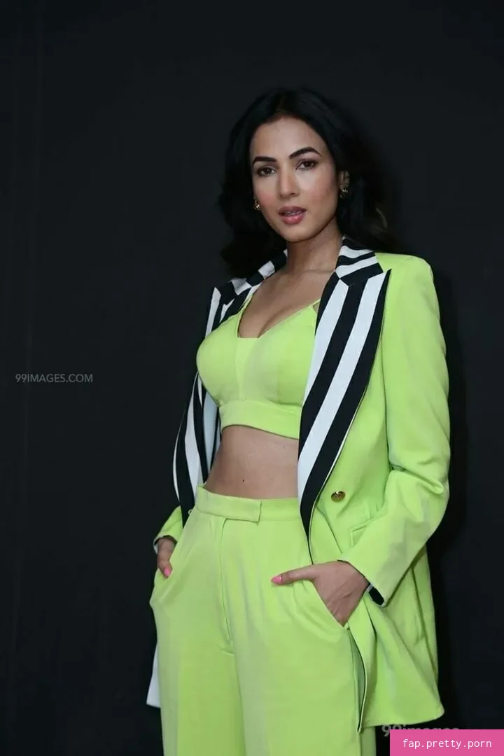 Sonal Chauhan - Photo #13