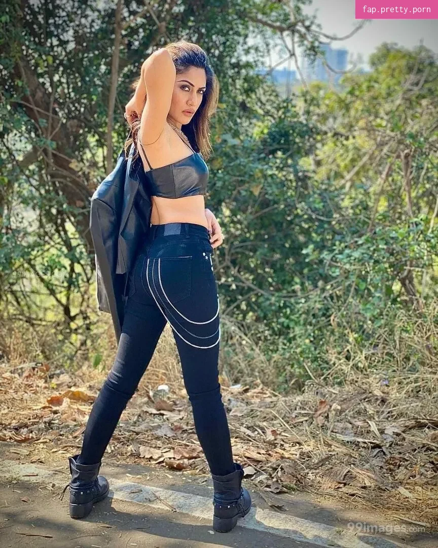 Surbhi Chandna - Photo #07