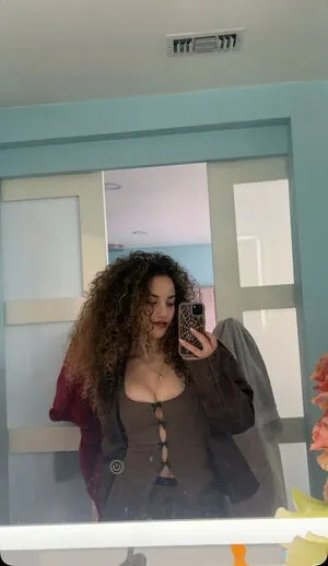 Sofie Dossi