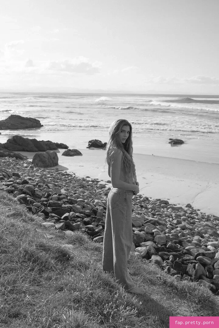 Sjana Elise Earp - Photo #11