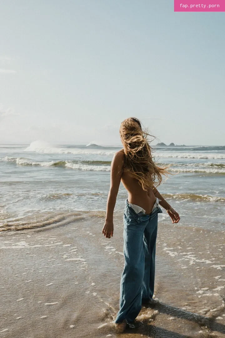 Sjana Elise Earp - Photo #20