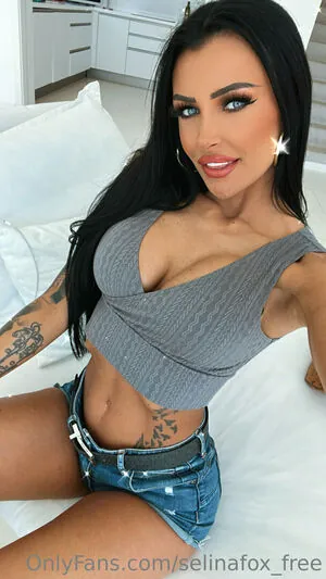 selinafox_free