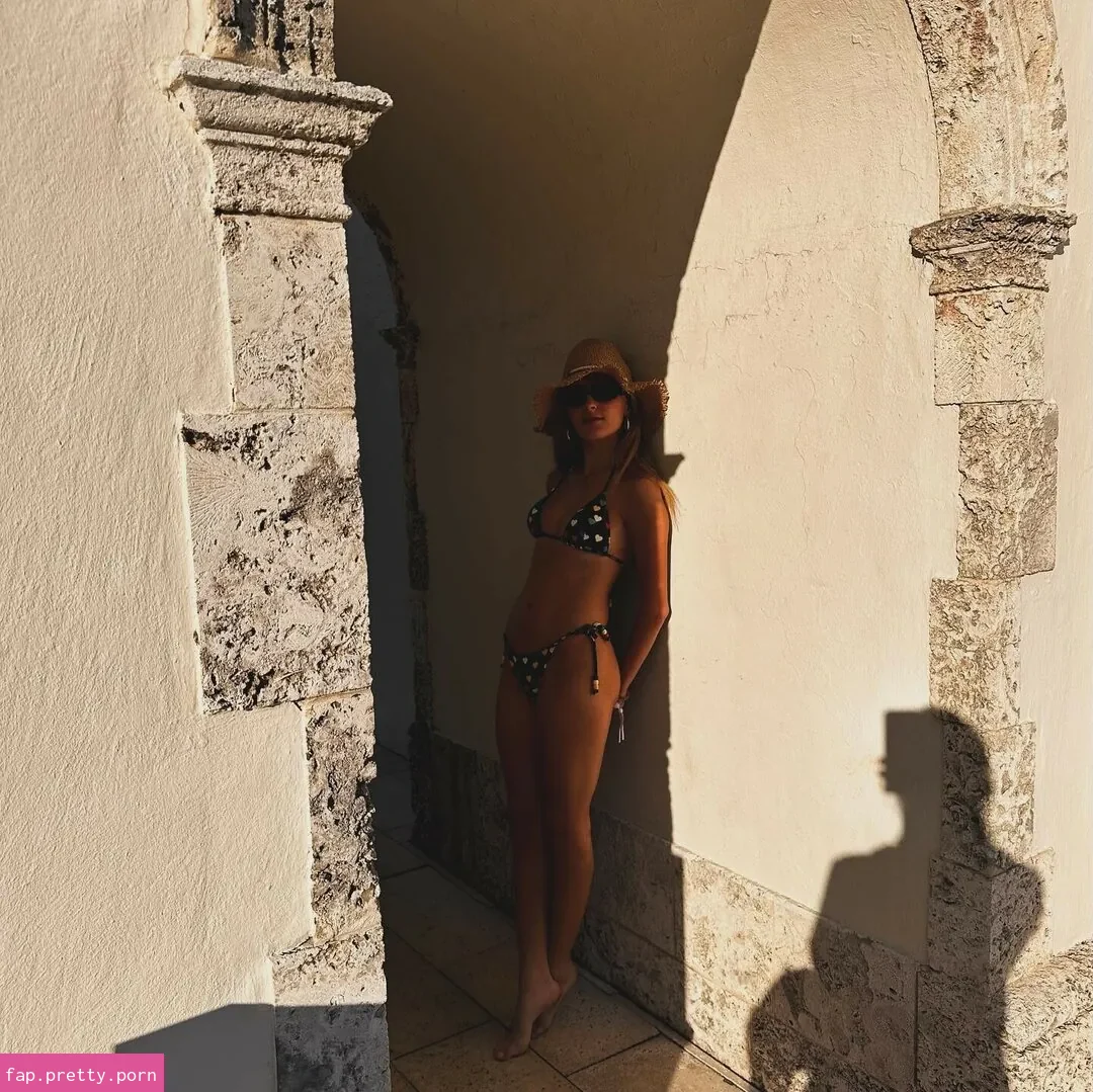 Sienna Gruss - Photo #01