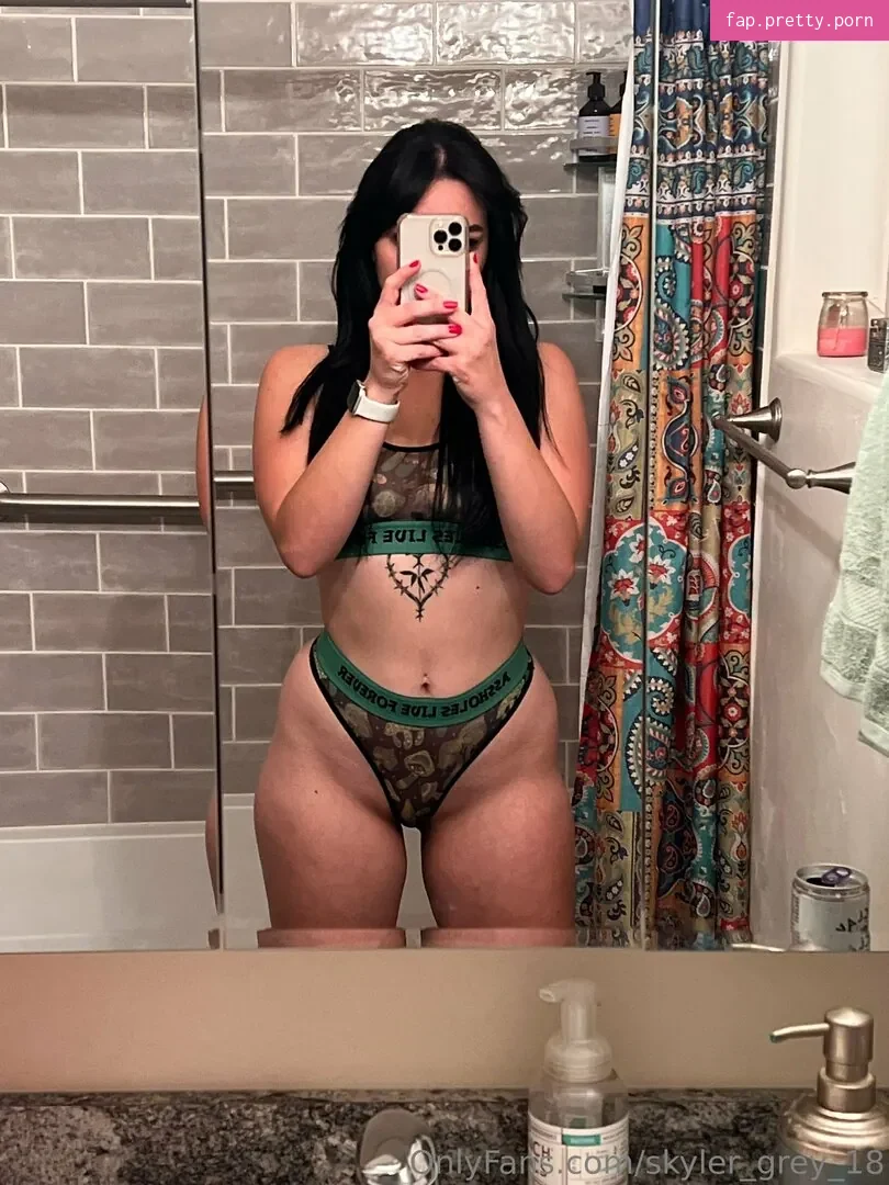 skyler_grey_18 - Photo #47