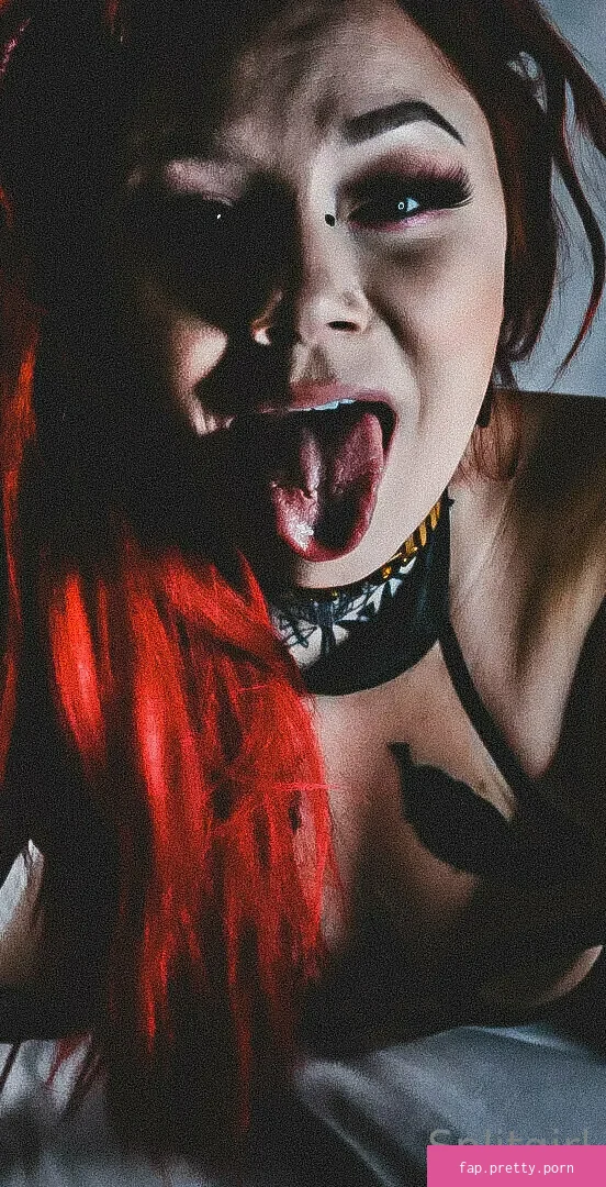 split.girl - Photo #01