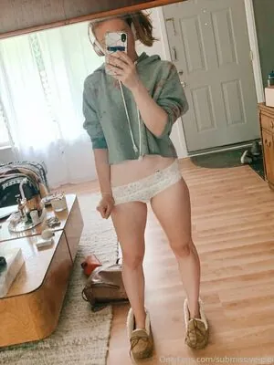 submissive-gigi