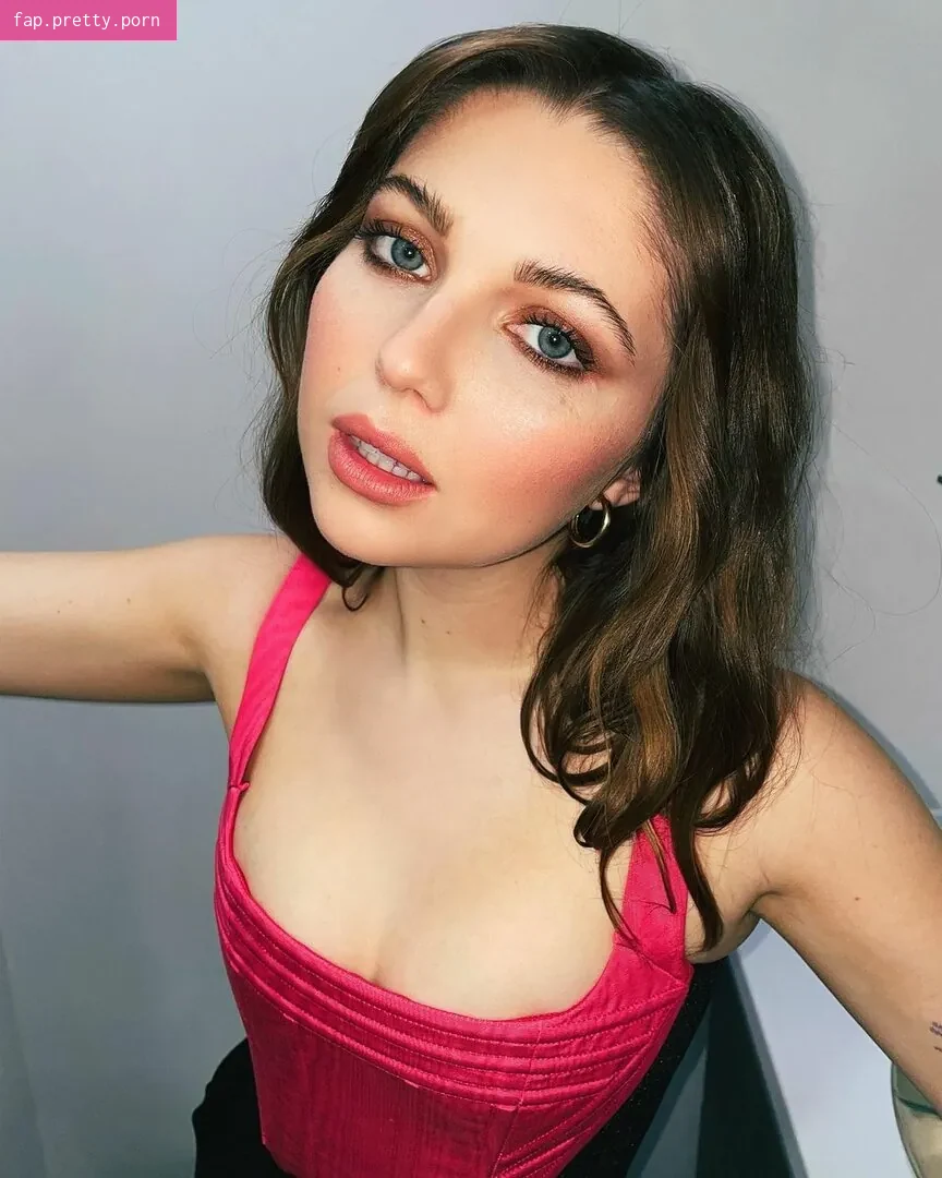 Sammi Hanratty - Photo #35