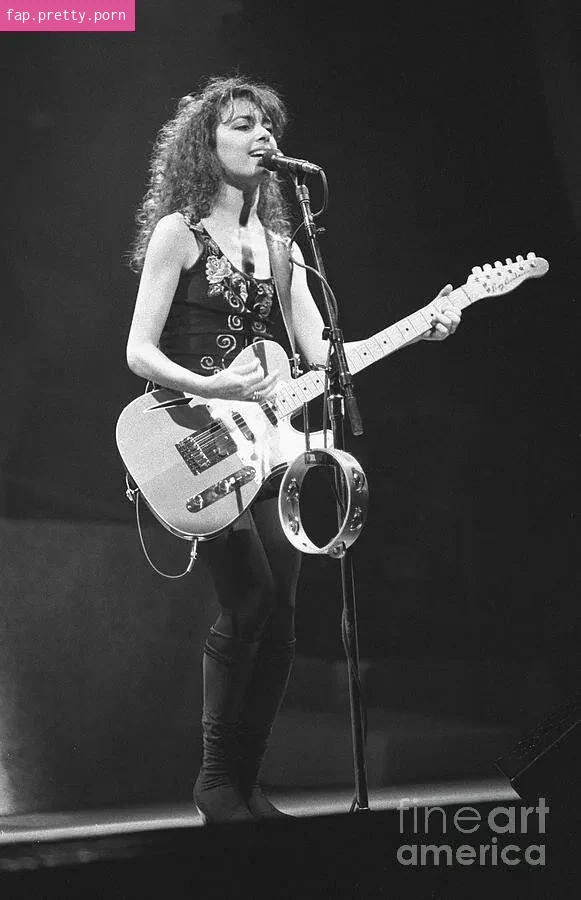 Susanna Hoffs - Photo #04