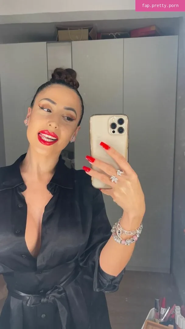 Sara Izquierdo - Photo #02