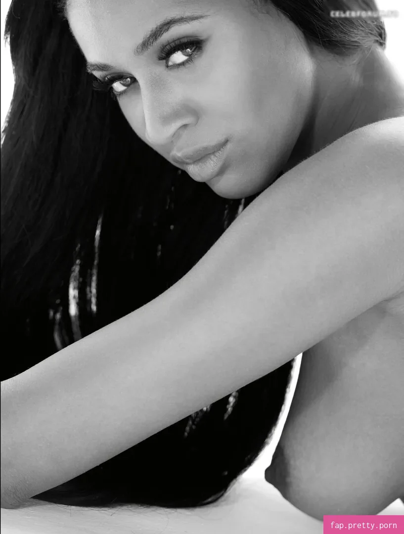 Sarah Joelle Jahnel - Photo #07