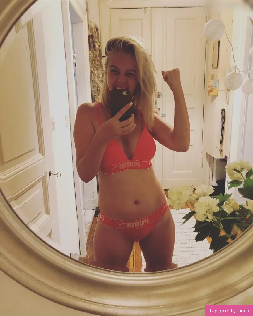 Sexy Julia - Photo #13