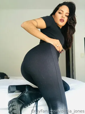 sofia_jones2