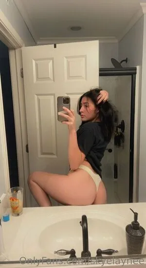 Skyelaynee