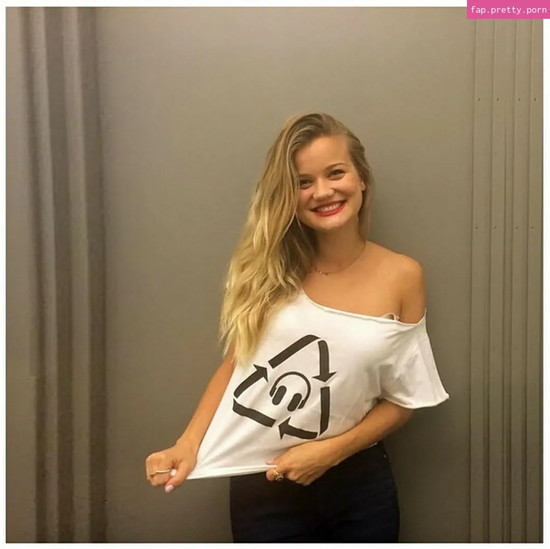 Sandra Lyng Haugen - Photo #01
