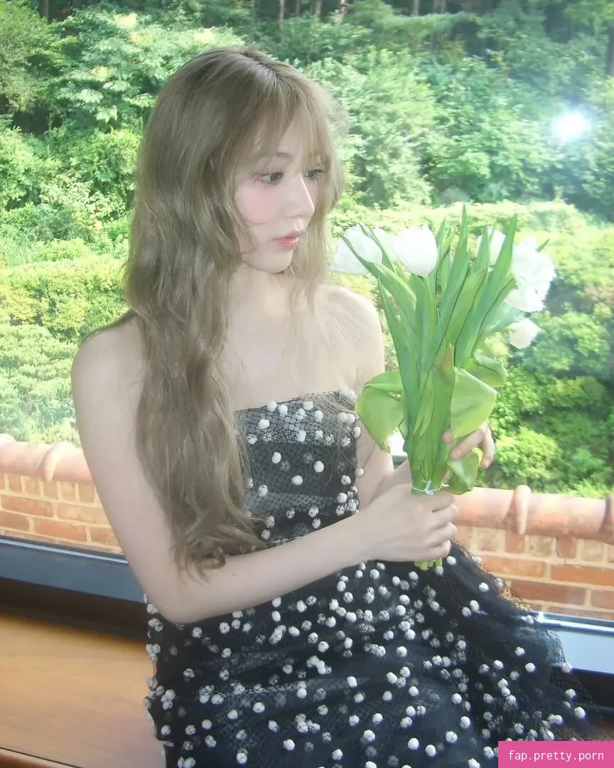 Sakura Miyawaki 宮脇 咲良 - Photo #05
