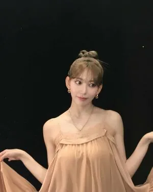 Sakura Miyawaki 宮脇 咲良