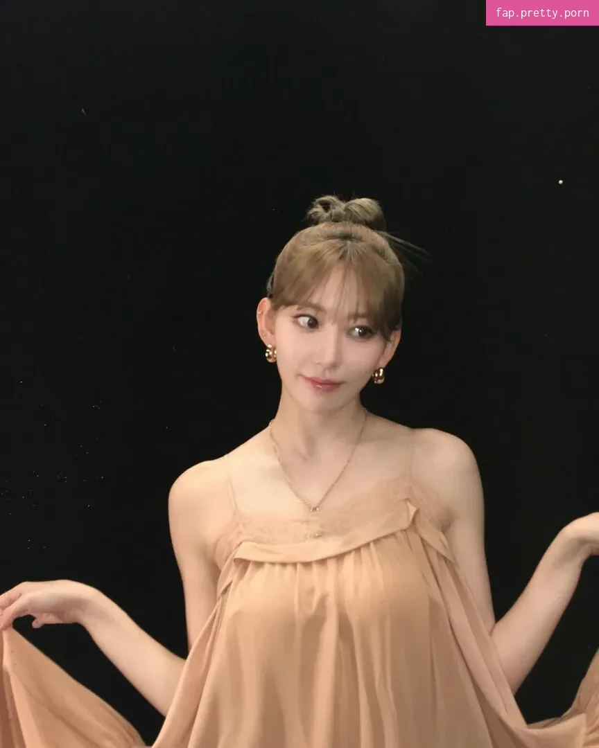 Sakura Miyawaki 宮脇 咲良 - Photo #06