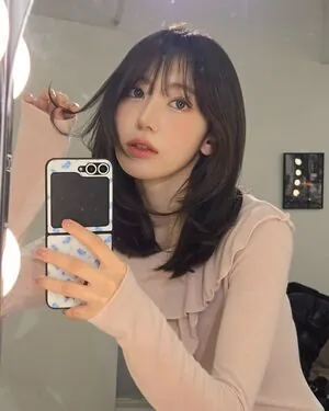 Sakura Miyawaki 宮脇 咲良