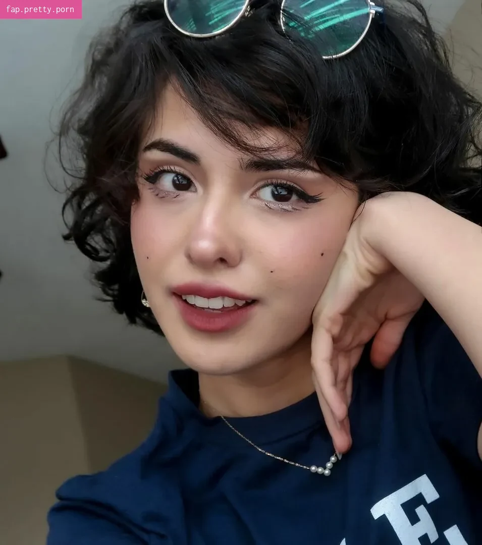 Sarah Michel - Photo #01