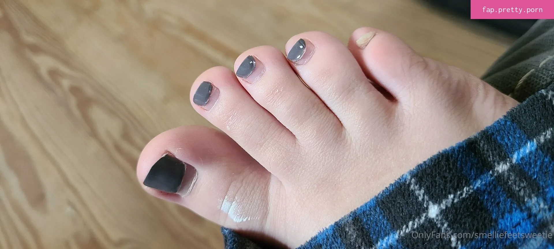smelliefeetsweetie - Photo #35