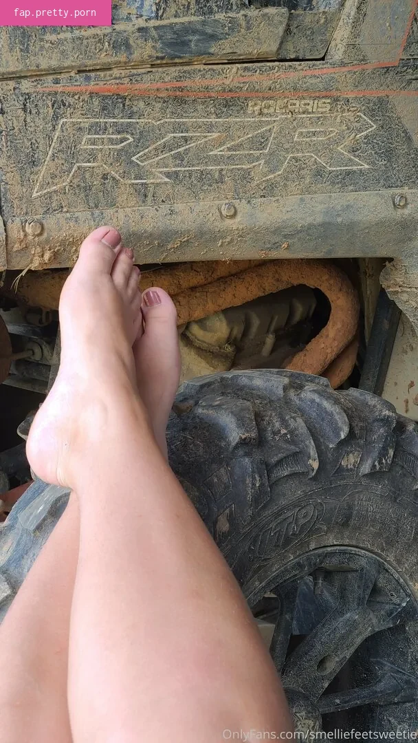 smelliefeetsweetie - Photo #43