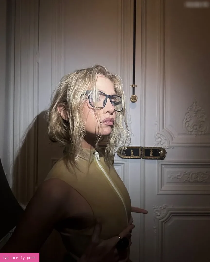 Stella Maxwell - Photo #75