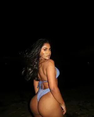 Shaniya Nisha | @shaniya_nisha