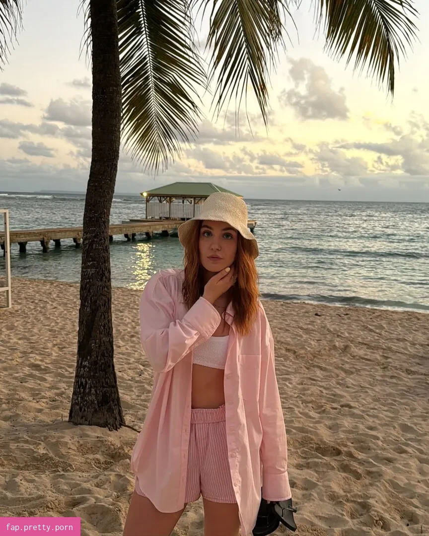 Sophie Nelisse - Photo #88