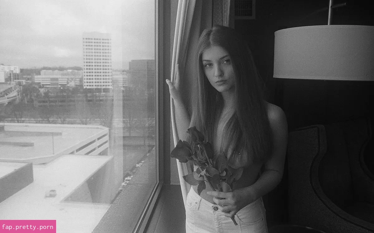 SolelyLu - Photo #01