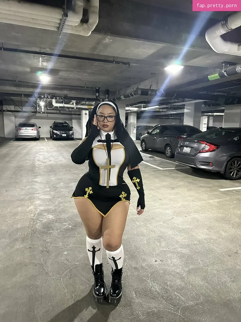 Sophialaurrren - Photo #01