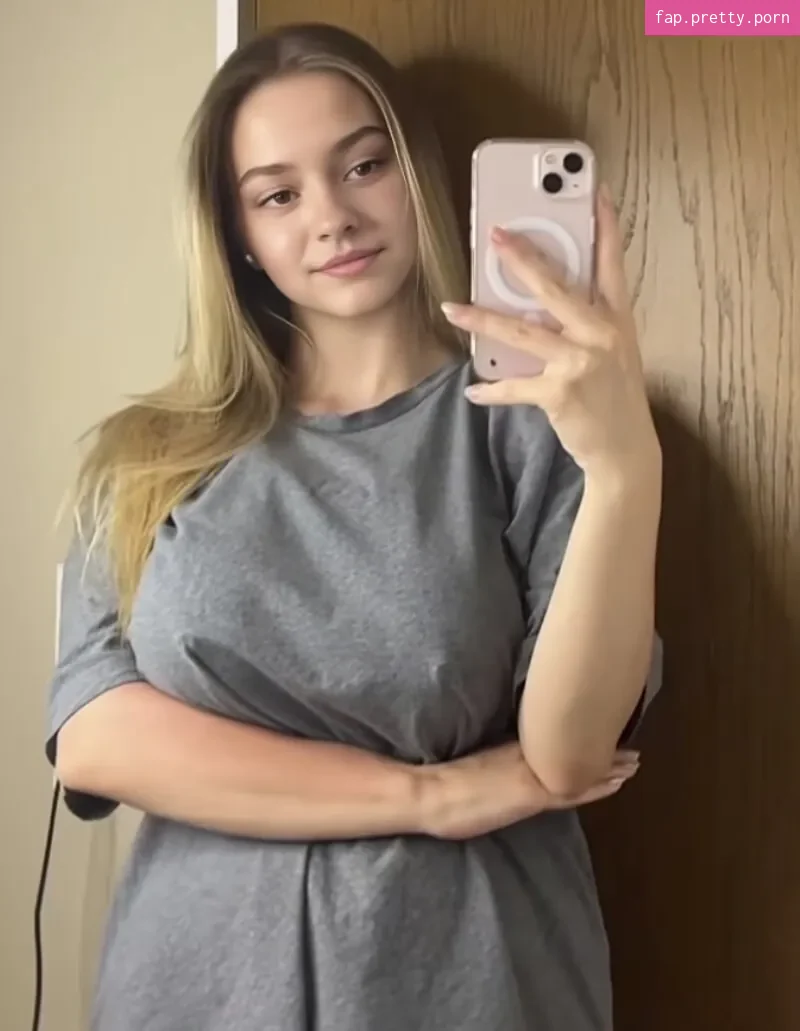 SophieeParker - Photo #01