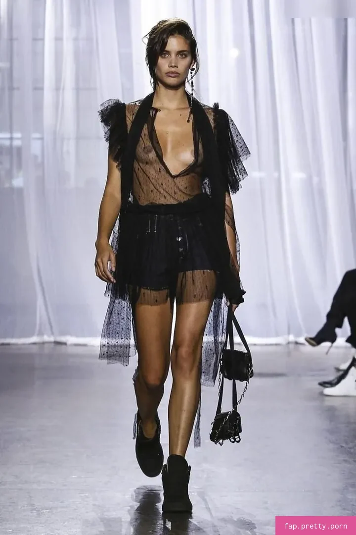 Sara Sampaio - Photo #09