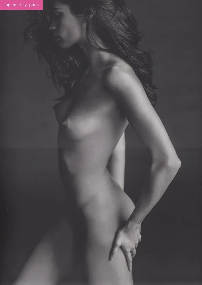 Sara Sampaio - Photo #10