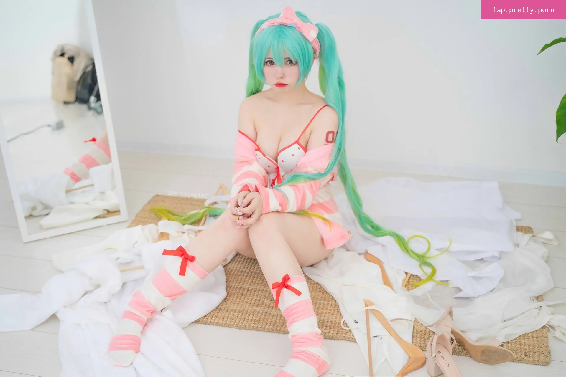 Saya Scarlet - Photo #17