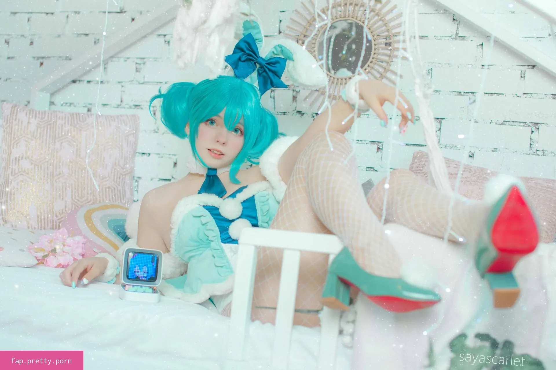 Saya Scarlet - Photo #01