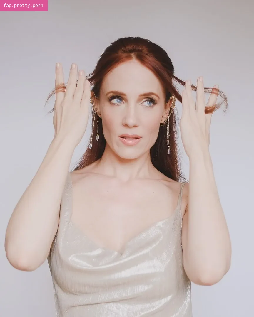 Simone Simons - Photo #28