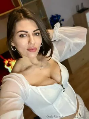 Stacy_swan