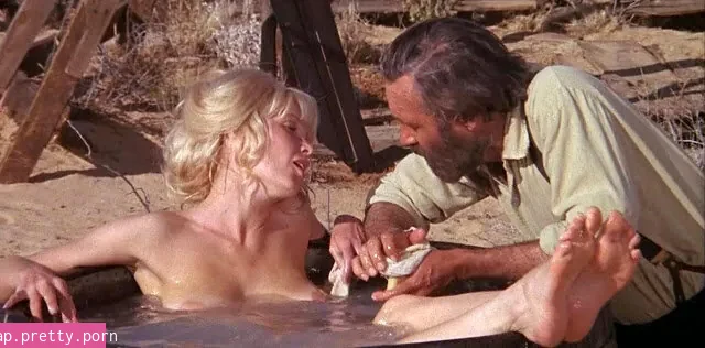 Stella Stevens - Photo #04