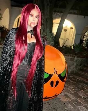 Snow Tha Product