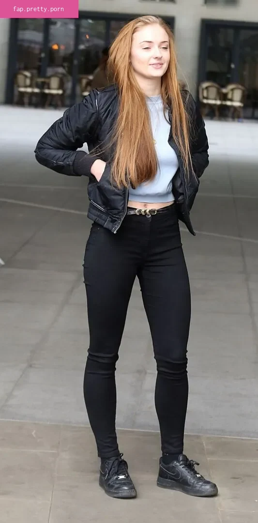 Sophie Turner - Photo #01
