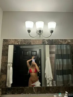 strawberryblonde18