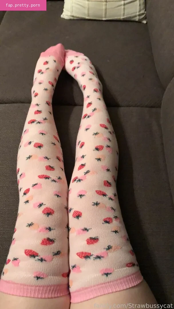 Strawbussycat - Photo #39