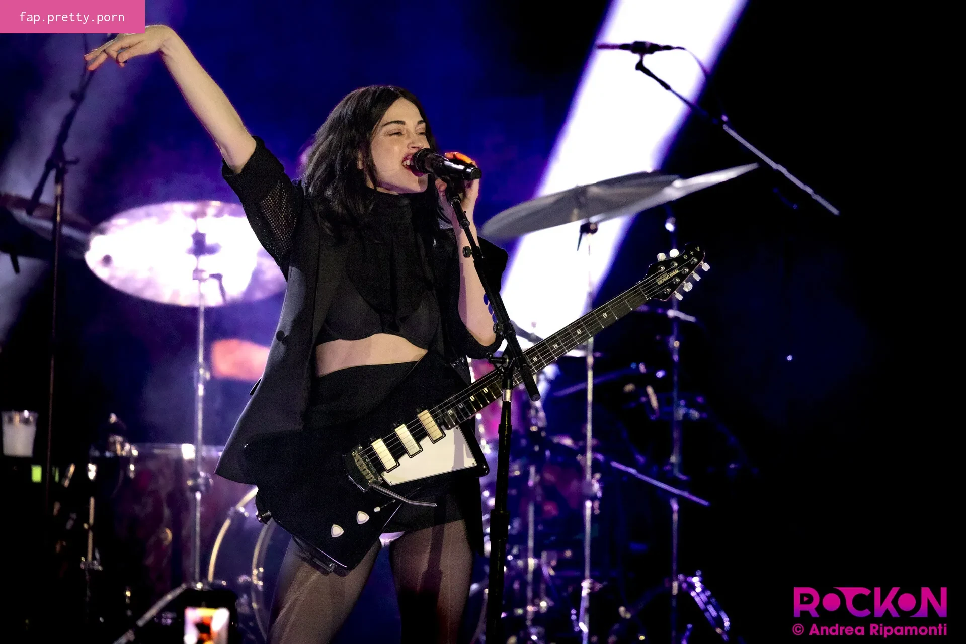 St Vincent - Photo #42