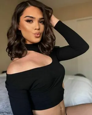 stella_valenciaga