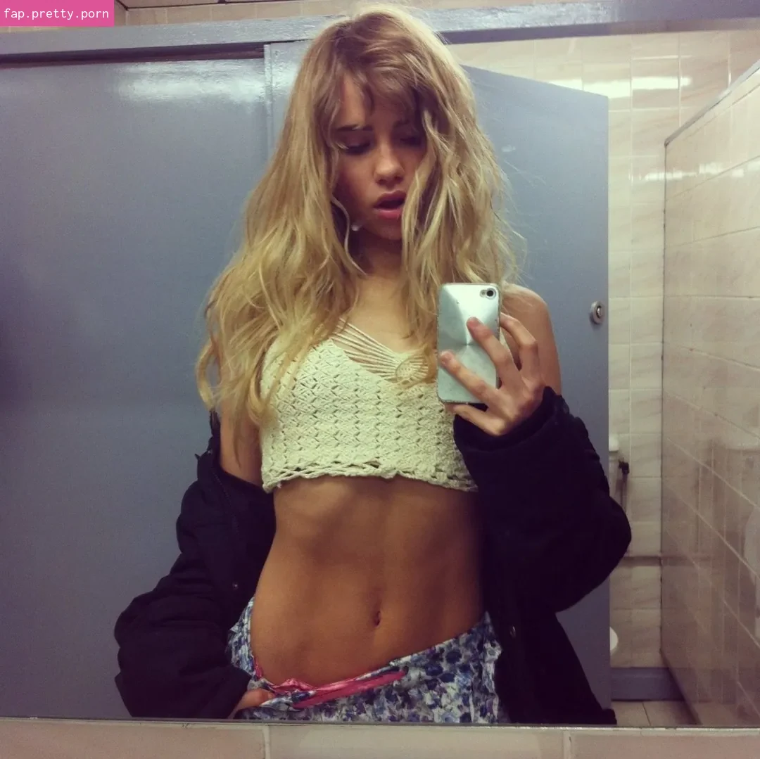 Suki Waterhouse - Photo #09