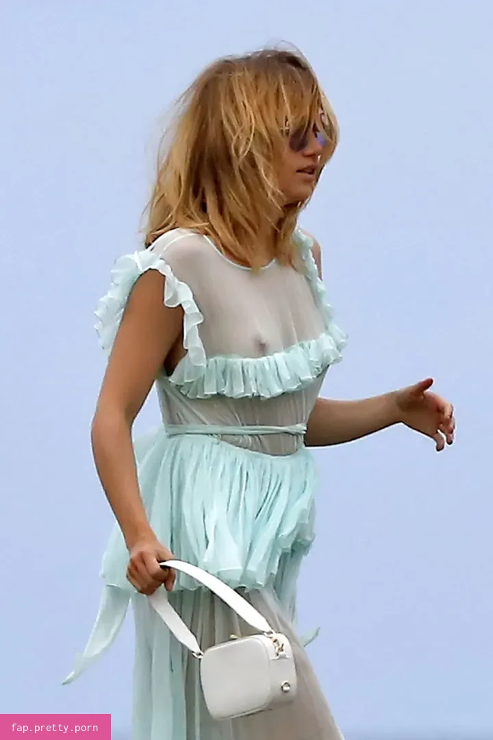 Suki Waterhouse - Photo #84