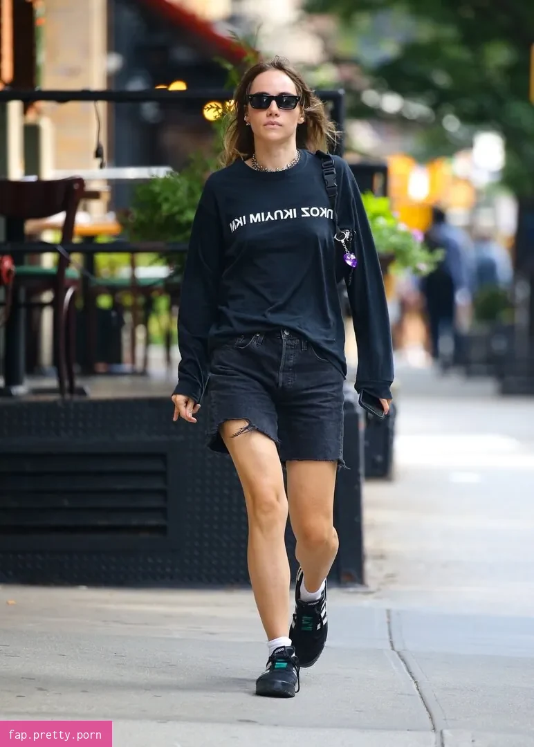 Suki Waterhouse - Photo #94